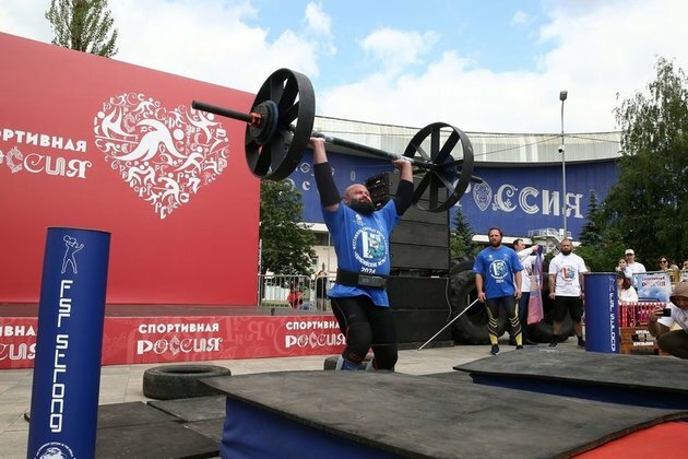 Russia EXPO hosts strongman festival