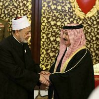 King of Bahrain receives participants of Intra-Islamic Dialogue Conference