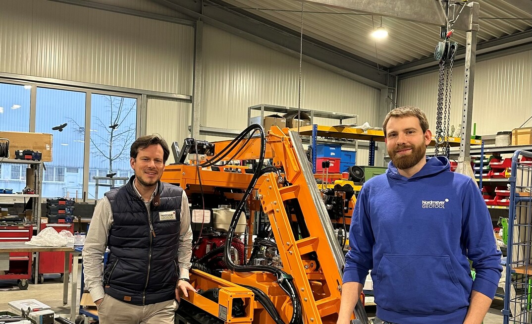  Philip Weichbrodt, (left) with Nordmeyer GEOTOOL’s newly appointed technical managing director Malte Teichmann