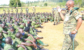 Maj. Gen. Kyanda ng’ayogera n’aba LDU e Kakiri. Maj. Gen. Kyanda ng’ayogera n’aba LDU e Kakiri.