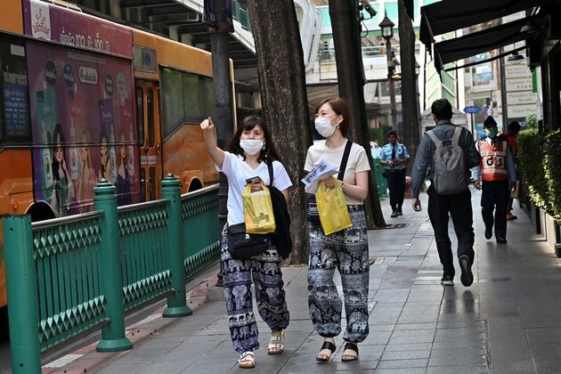 China&#039;s tough choices: Contain the virus or support the economy?