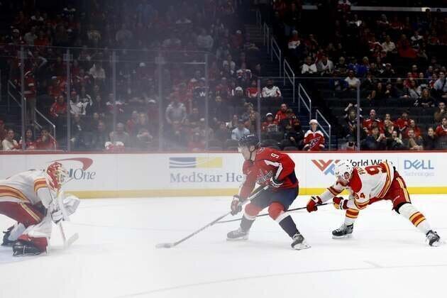 Fiyers, Capitals meet with both hoping to ignite playoff push