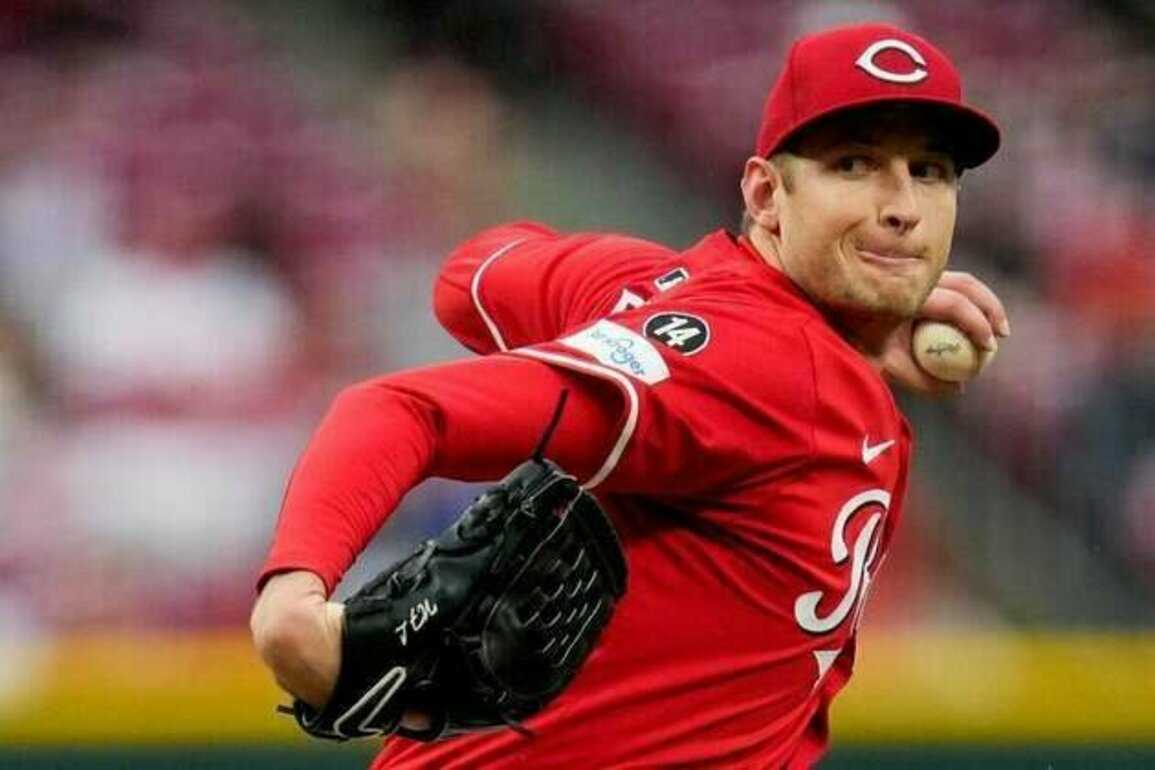 Reds' Nick Lodolo hopes home field holds advantage vs. Cubs