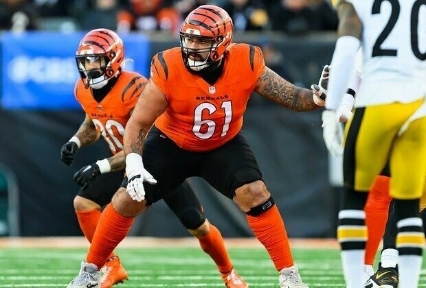 Bengals Bring Back Cody Ford's O-Line Versatility