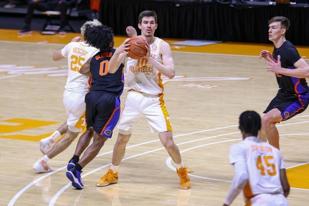 Balanced effort leads Tennessee past Florida