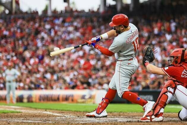 Back in hometown, Phils' Kyle Schwarber takes aim at Reds again