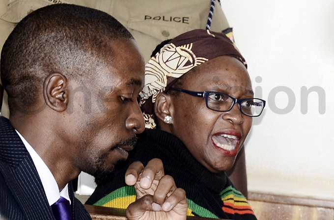 yanzi reacts to the charge sheet flanked by her lawyer saac semakadde at uganda oad ourt hoto by onnie ijjambu