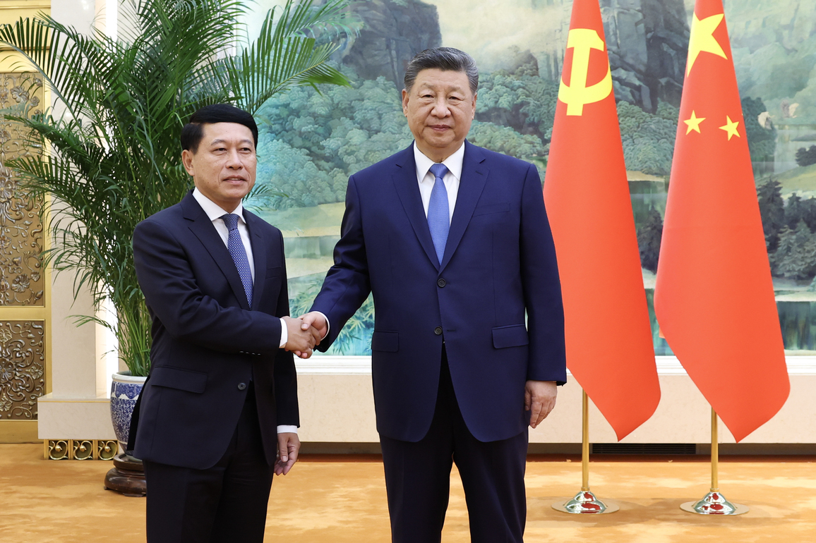 CHINA-BEIJING-XI JINPING-SPECIAL ENVOY OF LAO LEADER THONGLOUN-MEETING (CN)