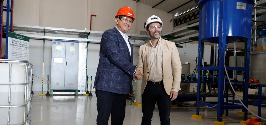 Comissário da UE para Parcerias Internacionais, Jozef Síkela, com Rafael Moreno, diretor-geral da Viridis colossus terras raras