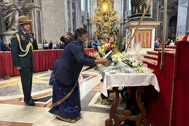 Vatican City: President Murmu pays homage to Pope Francis