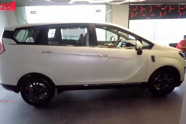 Mahindra Marazzo DC Design arrives at dealer - Video walkaround
