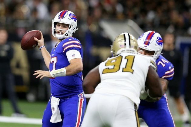 Bills' defense dominates slumping Saints