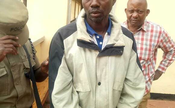 Mugabi ng'ali ku poliisi e Kawempe we yaggyiddwa okutwalibwa e Luzira. Mugabi ng'ali ku poliisi e Kawempe we yaggyiddwa okutwalibwa e Luzira.