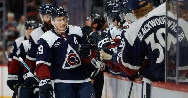 Dominant Avalanche host Mammoth in pre-Christmas matchup