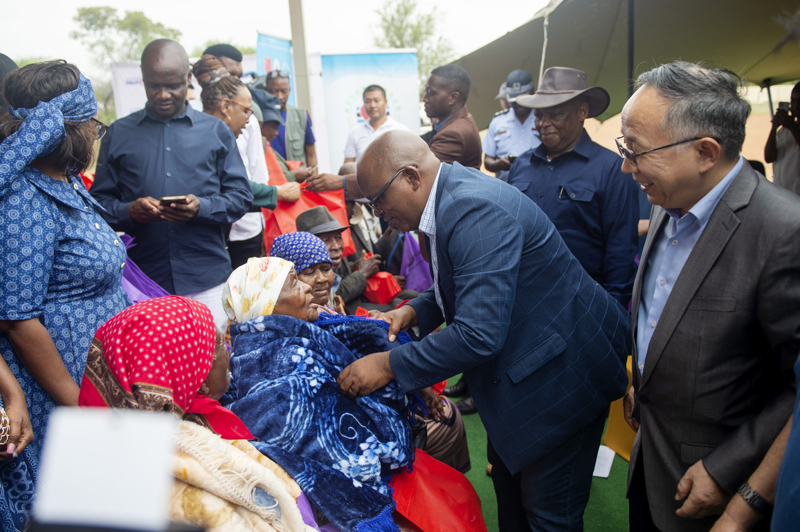 BOTSWANA-GABORONE-CHINESE MEDICAL TEAM-CHARITY GROUP-COMMUNITY HEALTH