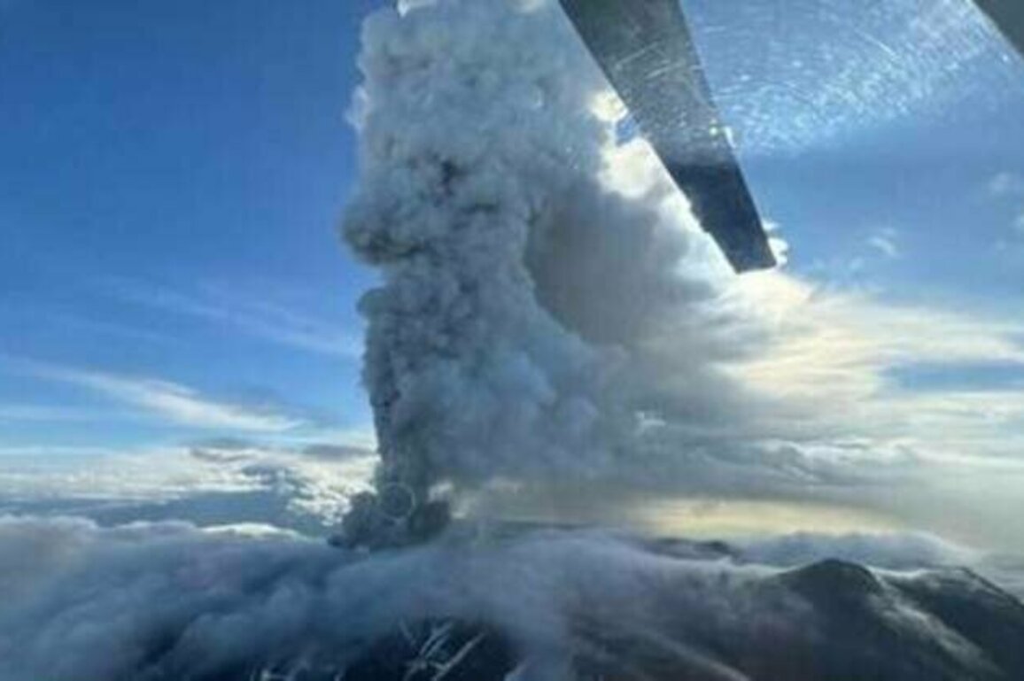 Russia's Kamchatka earthquake awakens dormant volcano after 500+ years (VIDEOS)