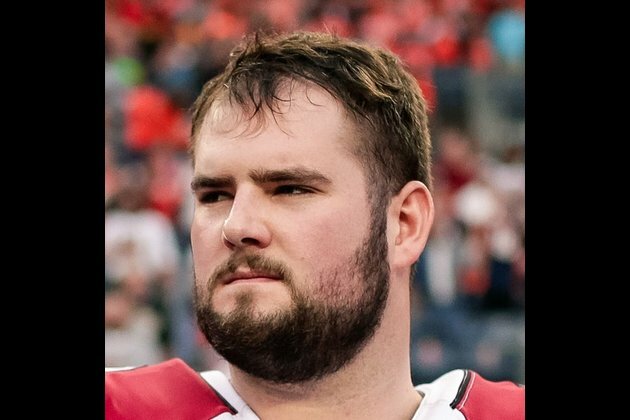 Giants sign veteran OT Will Holden