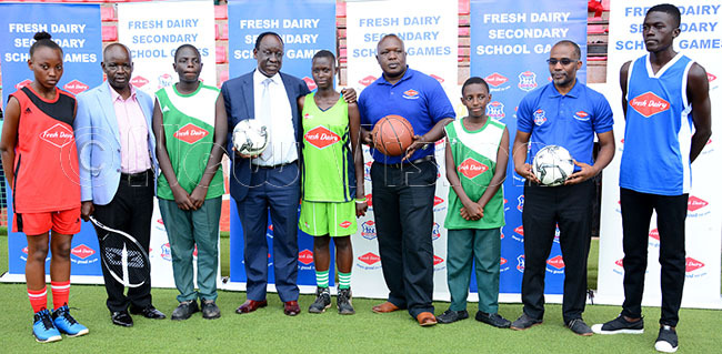  ports ommissioner mara pita 4th left and resh iary arketing anager incent moth center and ales anager enry samanya 2nd right and  president  atrick kanya  2nd left pose with some of the sporting students from the different schools during the launch of this years resh iary econdary chool ames at t arys tadium itende arch 3 2020