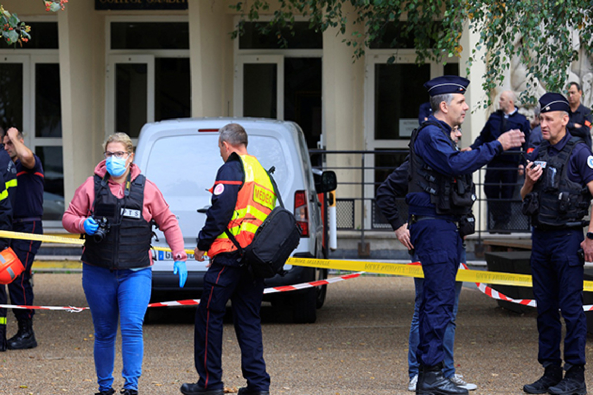 French President calls Mulhouse knife attack an "Islamist terror act"