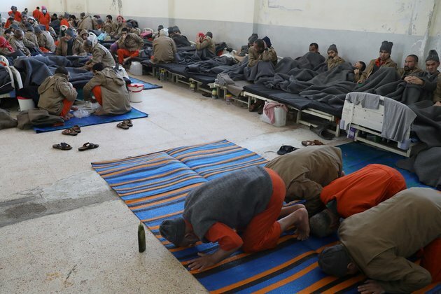 Ex-ISIS fighters claim paying their way out of jail