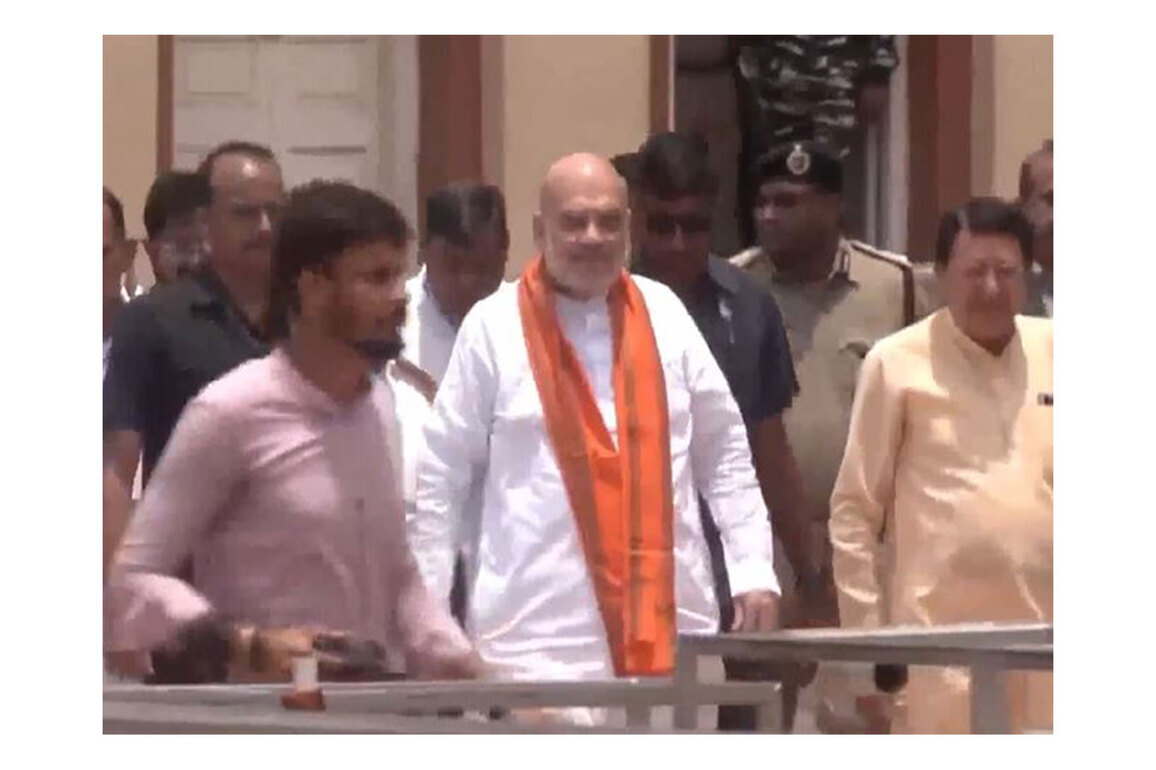 Amit Shah prays at Kolkata's Dakshineswar Kali Temple ahead of Bengal BJP legislature party meeting