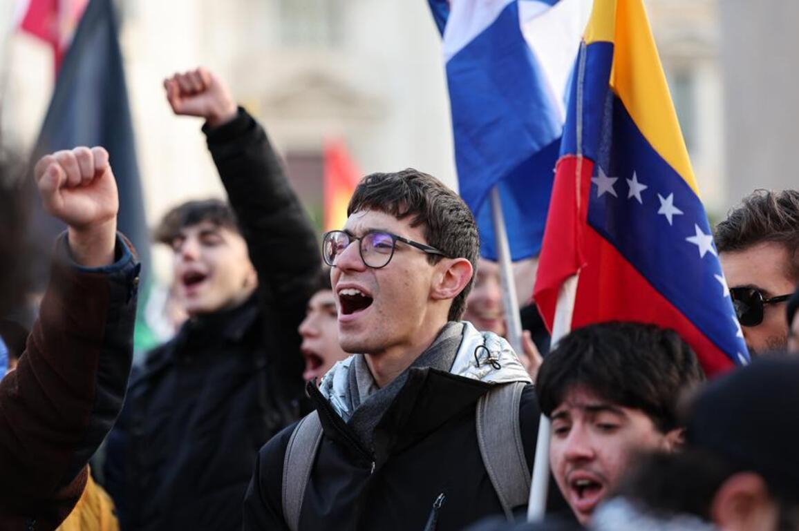People protest U.S. attack on Venezuela in Italy, Britain