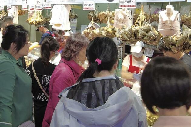 Taiwan celebrates Dragon Boat Festival with various cultural activities