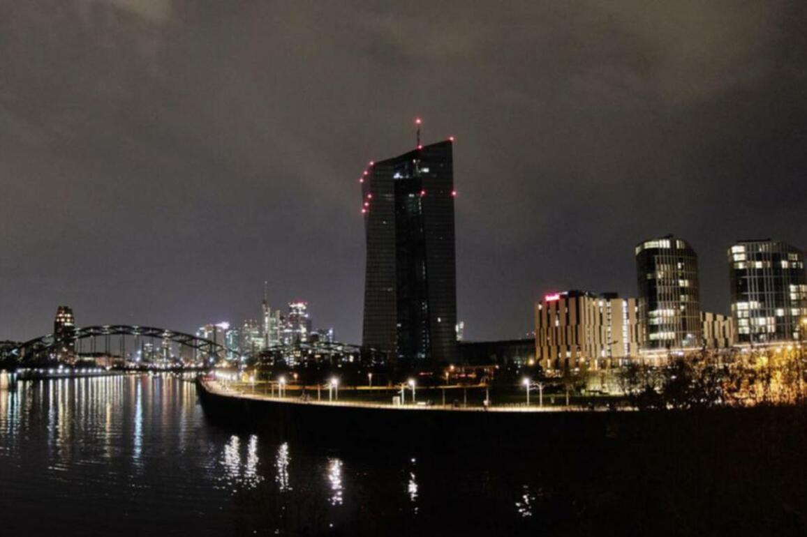 Landmarks around the world go dark for Earth Hour