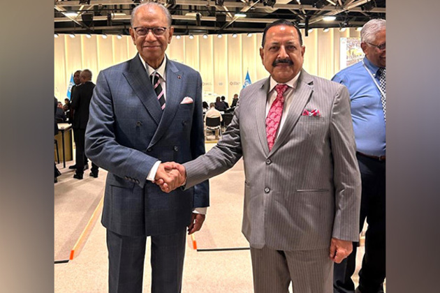 Union Minister Jitendra Singh meets Mauritius PM Navinchandra Ramgoolam in France
