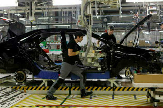 Major automaker to shut down plant in Russia