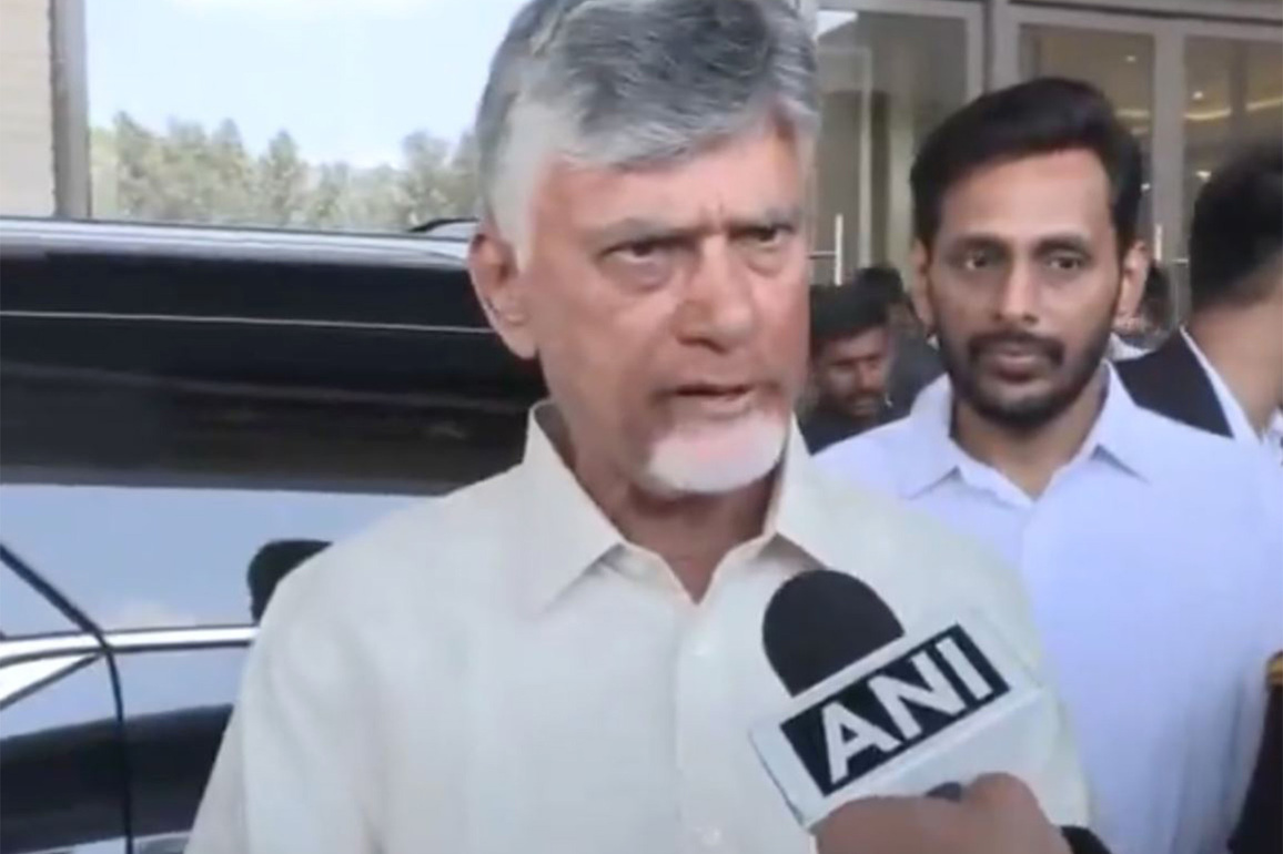 Andhra CM reviews fuel shortage situation, 421 petrol bunks shut amid panic buying