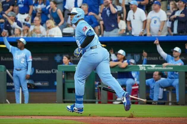 Royals start fast in win, end night early for Twins starter Joe Ryan