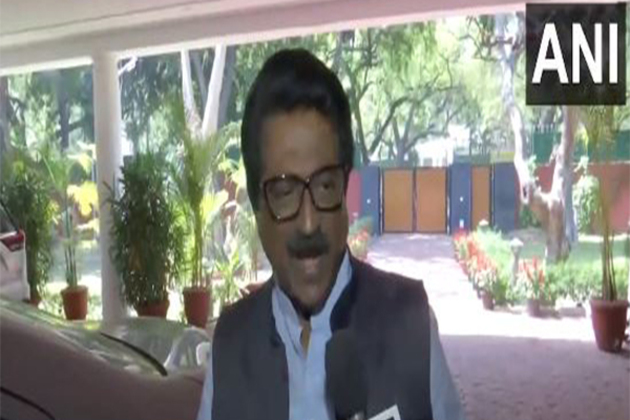 "We'll have to take tough stand": Shiv Sena (UBT) MP Sawant on US "reciprocal tariffs"