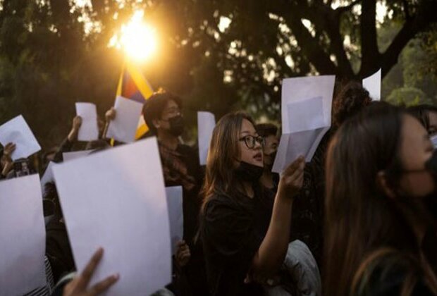 Zero-COVID policy: China's President Xi bows down to female protesters