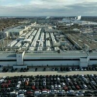 Trump delays 25% tariff on vehicle imports from Mexico, Canada