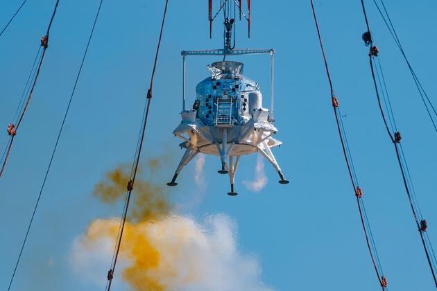 Update: China completes its first manned lunar lander landing, takeoff test