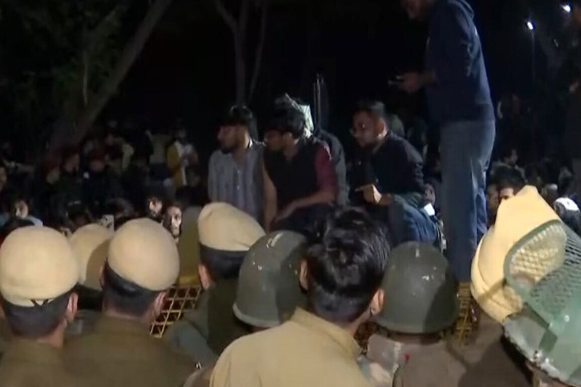 14 arrested for clash during JNU protest march; Student unions' allege Delhi Police, varsity VC "hand-in-hand"