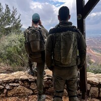 Iranian military officers leave juniors to fend for themselves in barracks: Report
