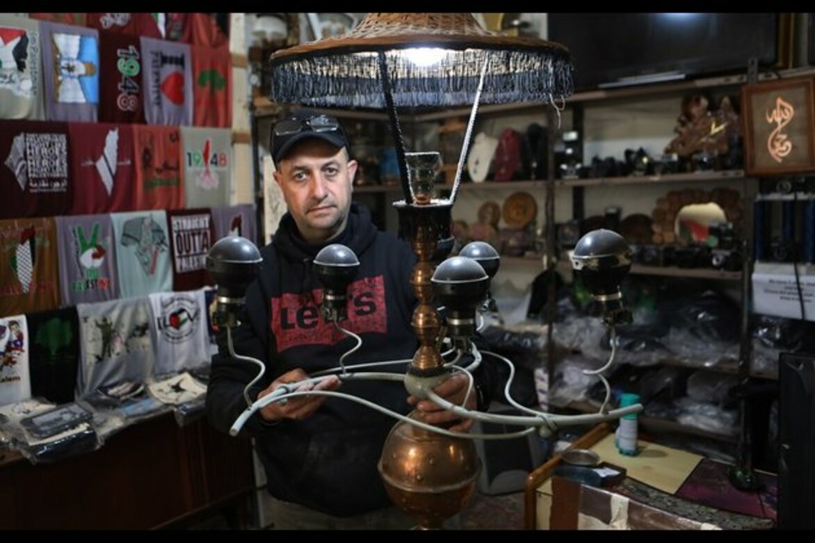 Palestinian blacksmith turns tear gas canisters into artworks