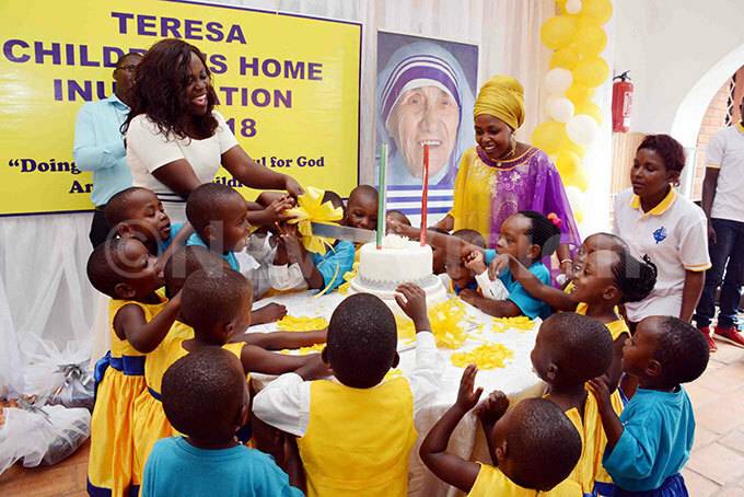  eachers and children of eresa ome in ajjanankumbi cut a cake at the commissioning of the home on unday ctober 142018 hoto by ddie sejjoba