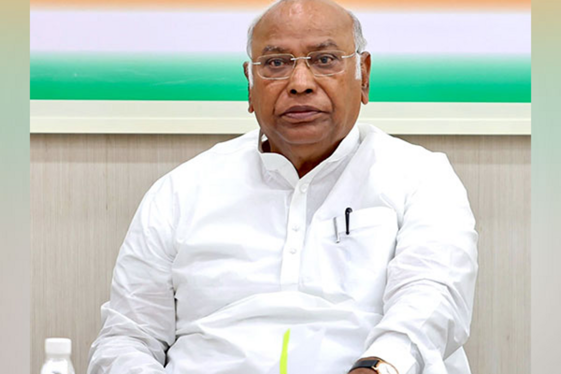 "Free constitutional institutions from the clutches of BJP ": Mallikarjun Kharge calls for action against "vote chori"