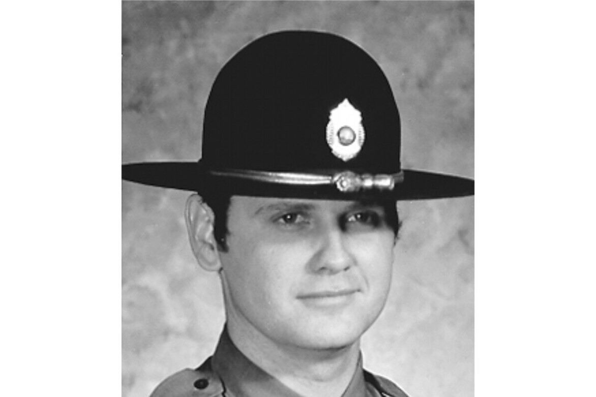 Kansas governor seeks parole reversal for trooper&#39;s killer