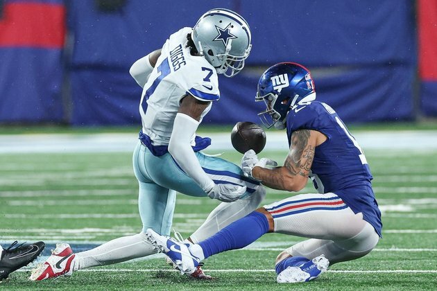 Reports: Cowboys CB Trevon Diggs on crutches after practice