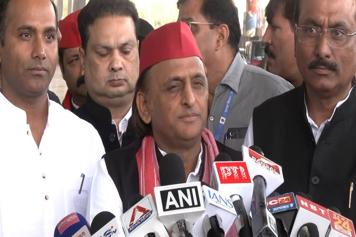 "Making accusations against their own govt": Akhilesh Yadav slams BJP over infiltrators issue
