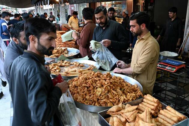 Asia Album: Ramadan market in Islamabad, Pakistan