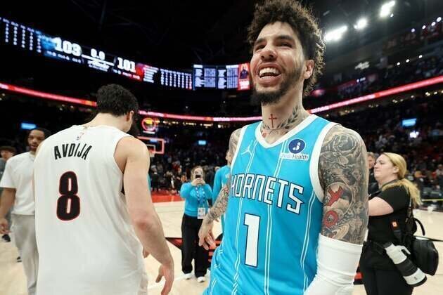 Hornets visit Kings, continue playoff push