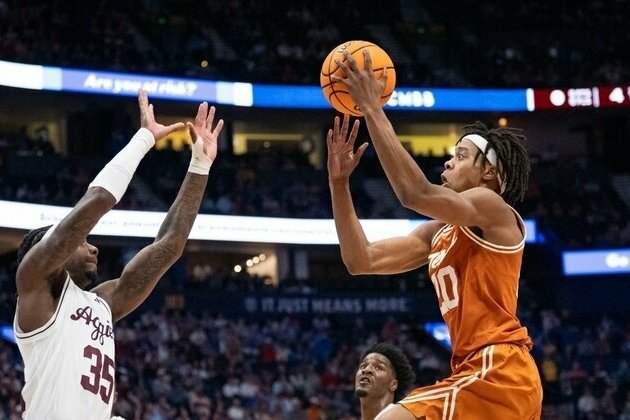 Texas slips past No. 14 Texas A&M in 2 OTs