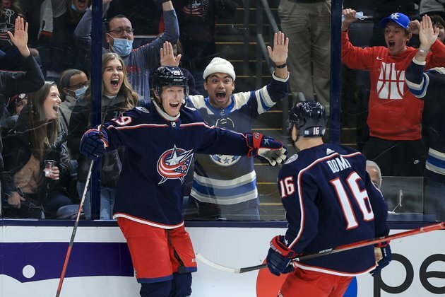 Rib fracture sends Blue Jackets' Max Domi to injured list