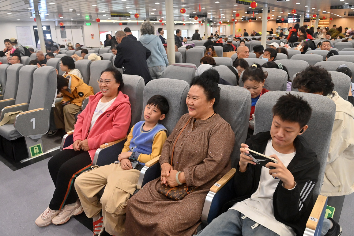CHINA-GUANGXI-BEIHAI-1,200-SEAT PASSENGER SHIP-MAIDEN VOYAGE (CN)