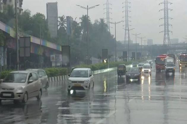 Rain lashes parts of Mumbai; state on alert